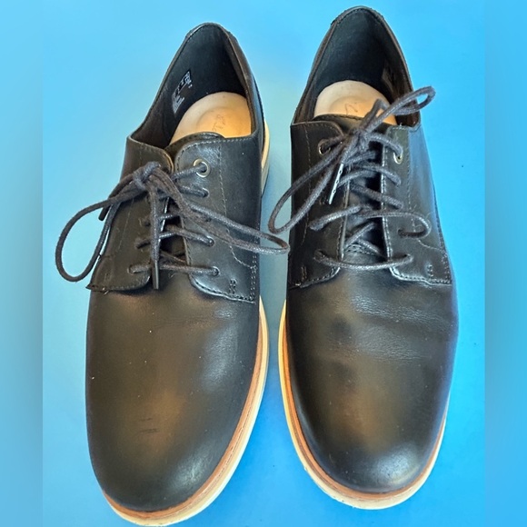 Clarks Shoes - Clarks Black Leather Lace Up Shoes with Tan Base